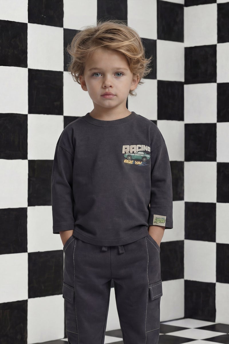 ديفاكتو تيشيرت بيبي اولادي كم طويل بطبعة شعار اوفر سايز - Image 1